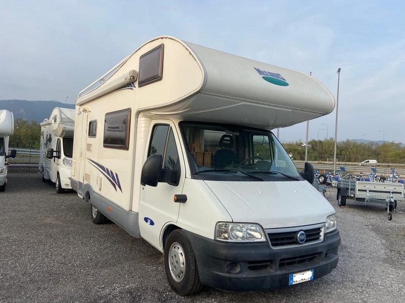 Camper mansardato doppia dinette