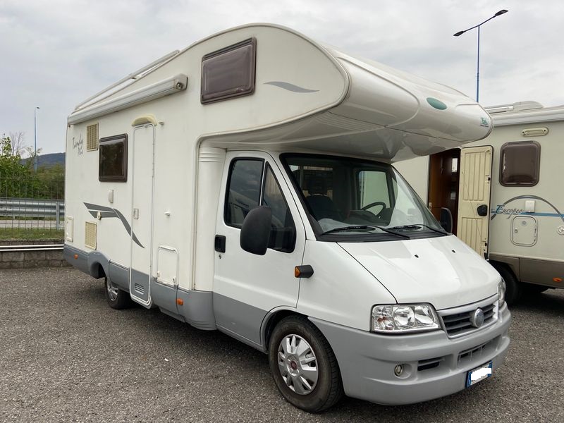 Camper mansardato Mc Louis Tandy 6 posti