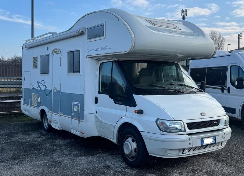 Camper mansardato Rimor Superbrig 678 per famiglia