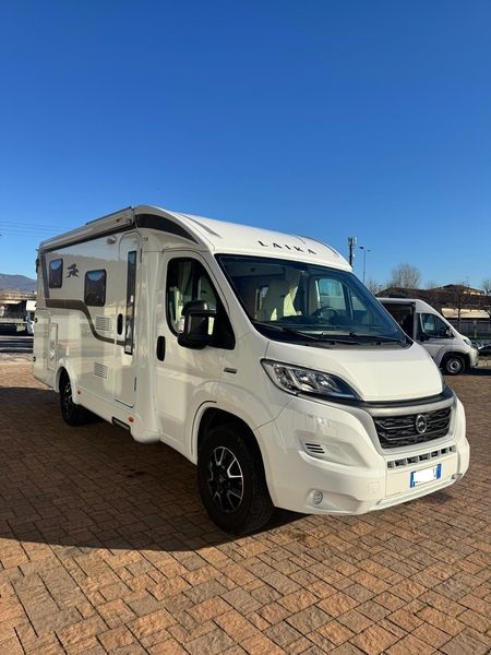 Camper semintegrale compatto letti gemelli Laika Kosmo Compact 9