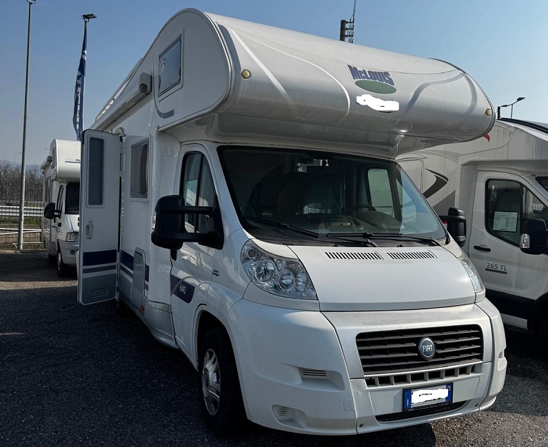 Camper mansardato 7 posti letto McLouis tandy 640