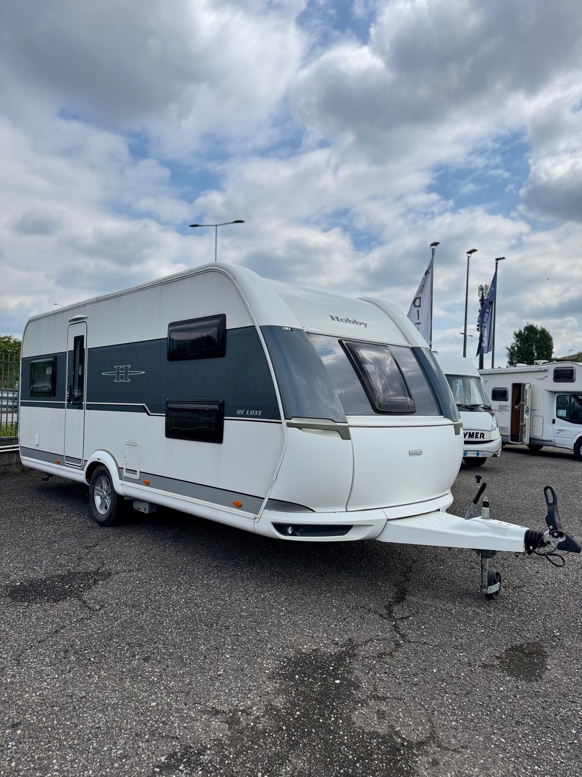 HOBBY 515 UHK DeLuxe – La Caravan Perfetta per la Famiglia