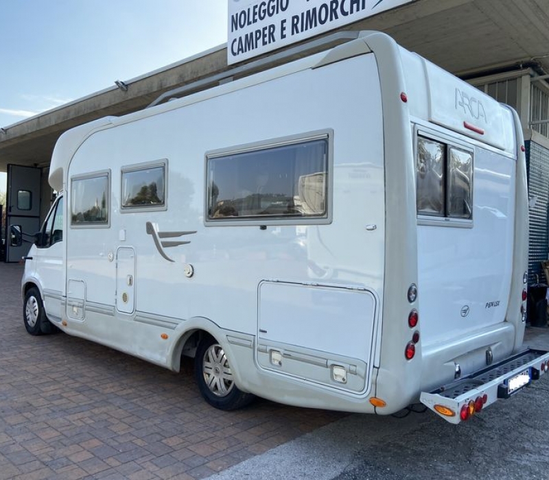 Arca-camper-semintegrale-letto matrimoniale-camper land 3000-brescia (31)