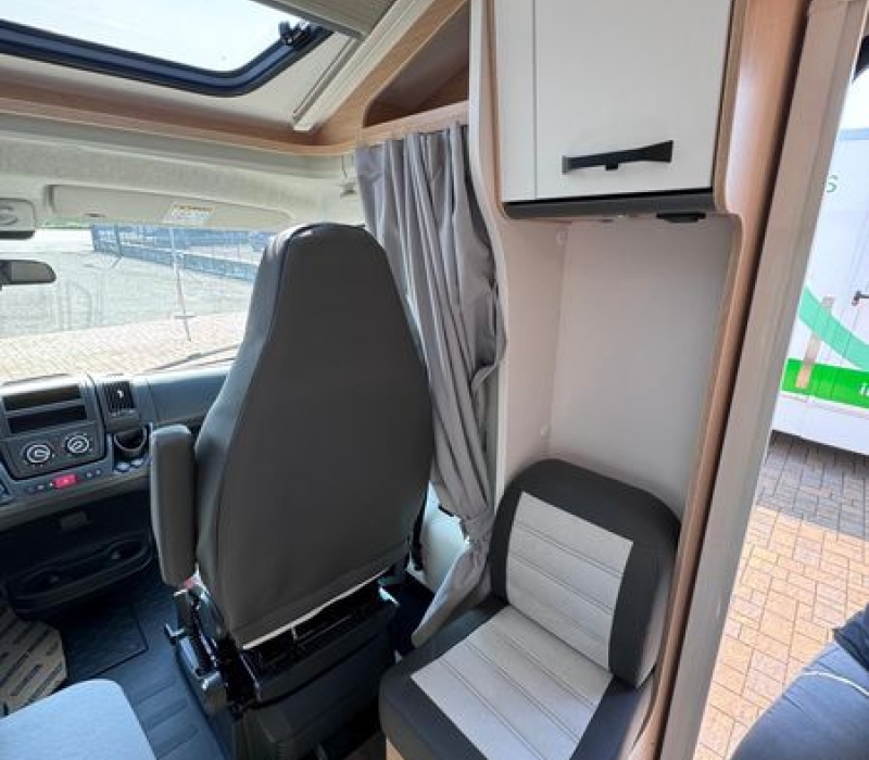 SUNLIGHT V60 VAN LUNGO 595 CM, 3 POSTI_Camper Land 3000_Brescia (50)