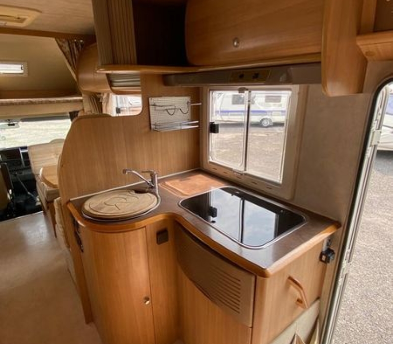 Camper mansardato_6 posti_Camper land 3000_Brescia (16)