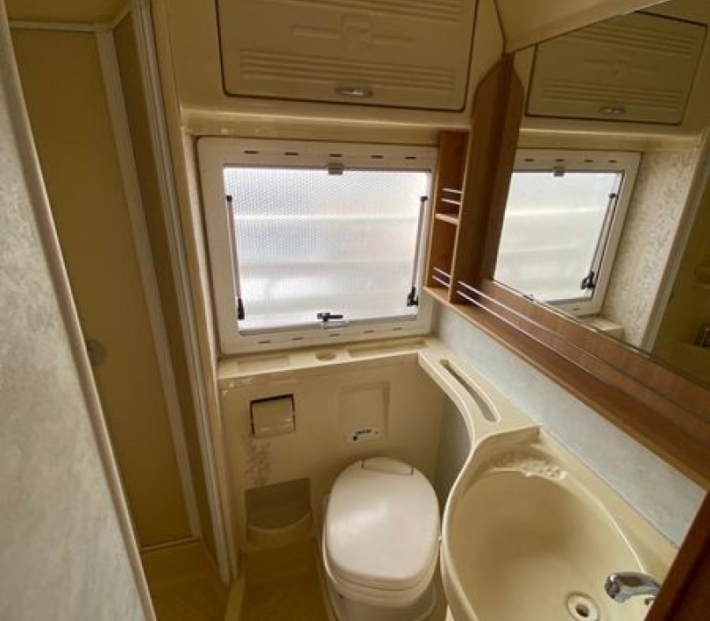 Camper mansardato_6 posti_Camper land 3000_Brescia (17)