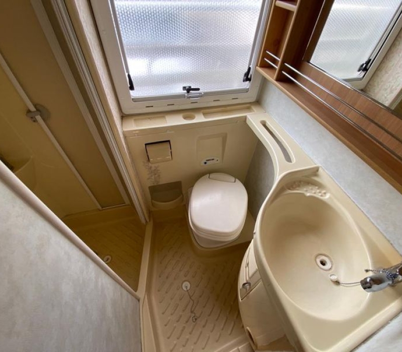 Camper mansardato_6 posti_Camper land 3000_Brescia (18)