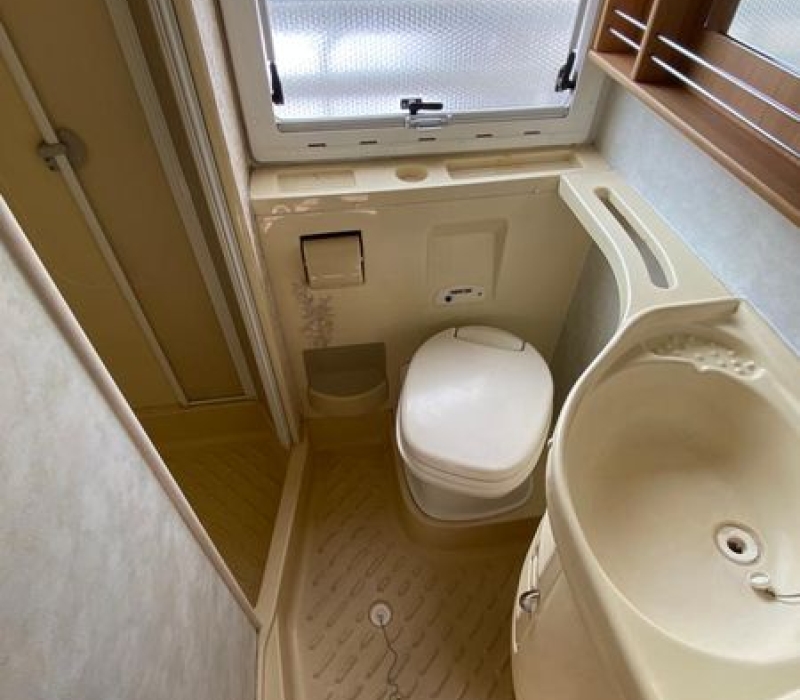 Camper mansardato_6 posti_Camper land 3000_Brescia (8)