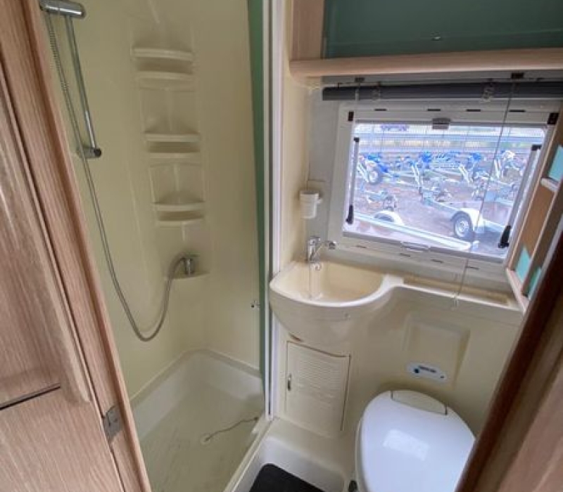 Camper 6 posti _Rimor Superbrig 688TC_Camper land 3000 Brescia (5)
