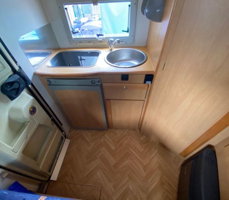 Camper compatto 547 cm_Camper Land 3000_Brescia (1)