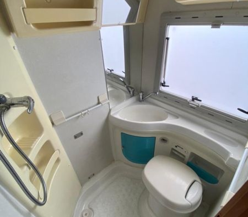 Camper compatto 547 cm_Camper Land 3000_Brescia (2)
