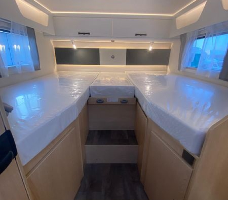 Camper semintegrale-5 posti_Sunlight T 68_camper land 3000-brescia (16)