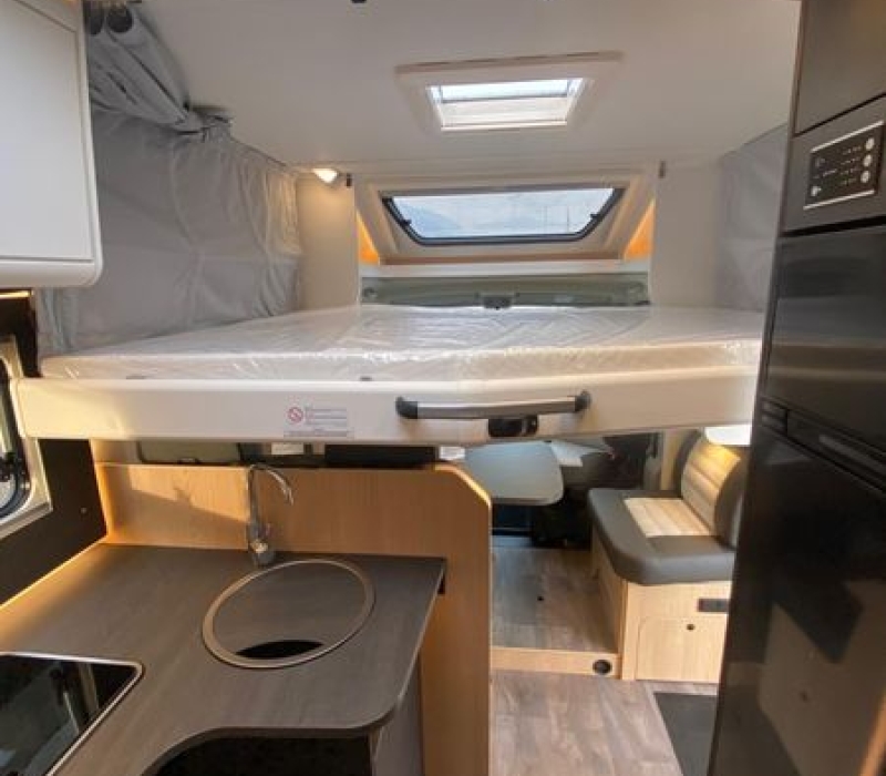 Camper semintegrale-5 posti_Sunlight T 68_camper land 3000-brescia (26)