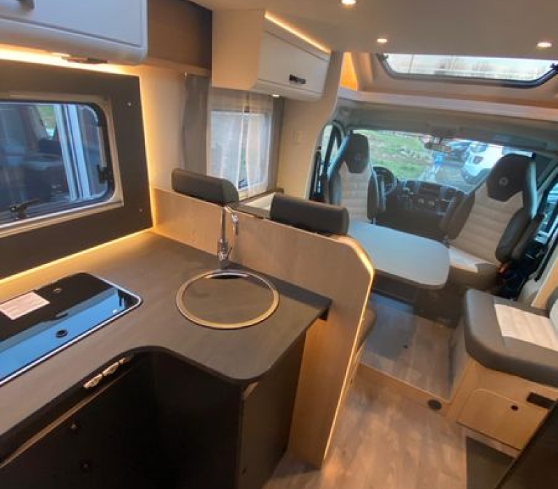 Camper semintegrale-5 posti_Sunlight T 68_camper land 3000-brescia (44)