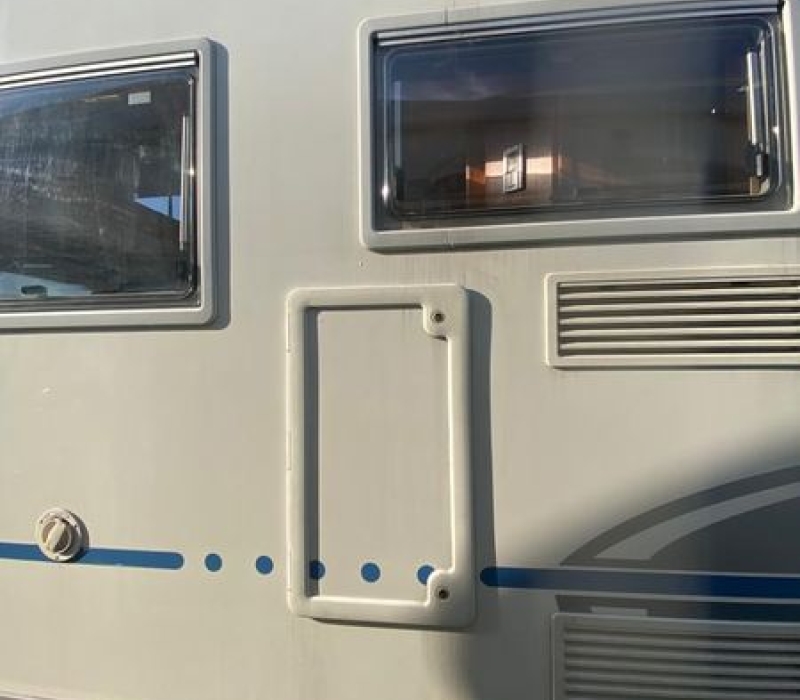 Camper mansardato garage grande_ Camper land 3000 Brescia (94)