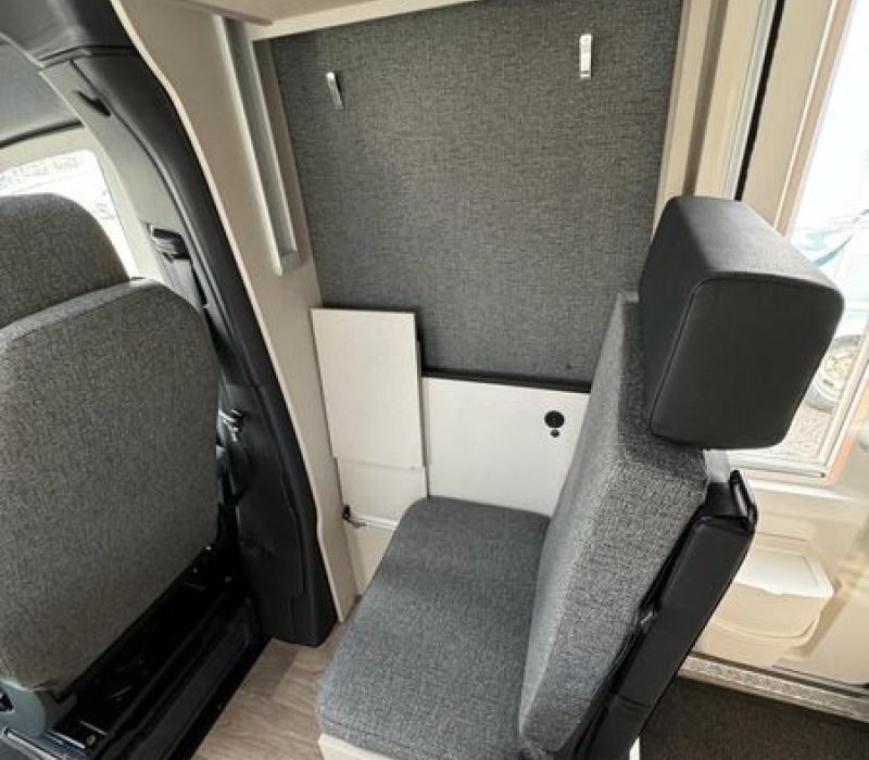 Hymer Tramp S 685_semintegrale_lettoi gemelli_cambio automatico_Camper land 3000_Brescia (72)