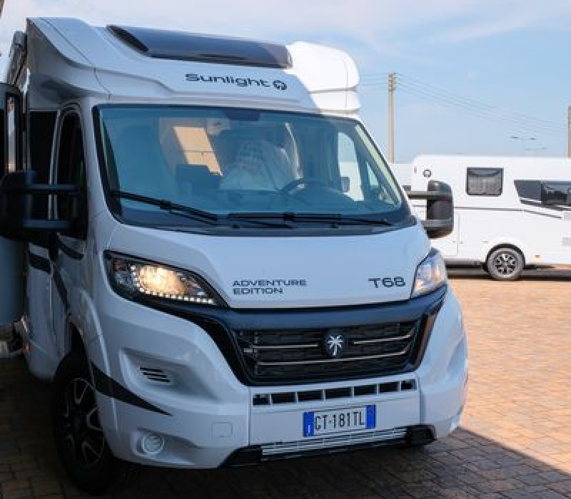 Camper semintegrale letti gemelli_Sunlight T 68_Camper land 3000_Brescia (26)