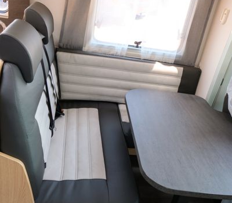 Camper semintegrale letti gemelli_Sunlight T 68_Camper land 3000_Brescia (39)