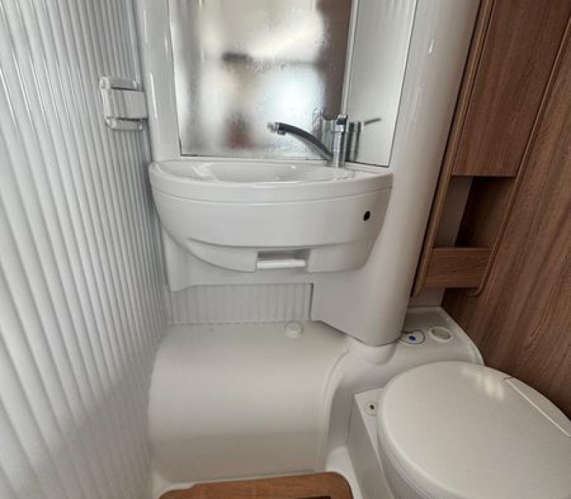 Camper semintegrale_compatto_letti gemelli_usato_migliore offerta_Camper land 3000_Brescia_ Cremona_Mantova_Milano_Crema_garda lake (15)