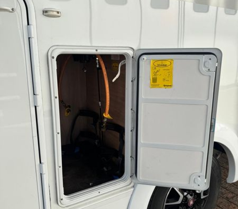 Camper semintegrale_compatto_letti gemelli_usato_migliore offerta_Camper land 3000_Brescia_ Cremona_Mantova_Milano_Crema_garda lake (48)