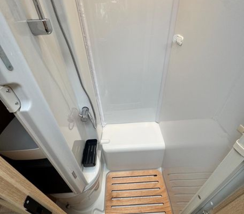 Camper semintegrale 5 posti con letto basculante Brescia concessionario ufficiale Camper land 3000 (20)