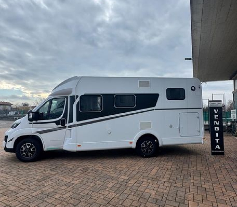 Camper semintegrale 5 posti con letto basculante Brescia concessionario ufficiale Camper land 3000 (27)