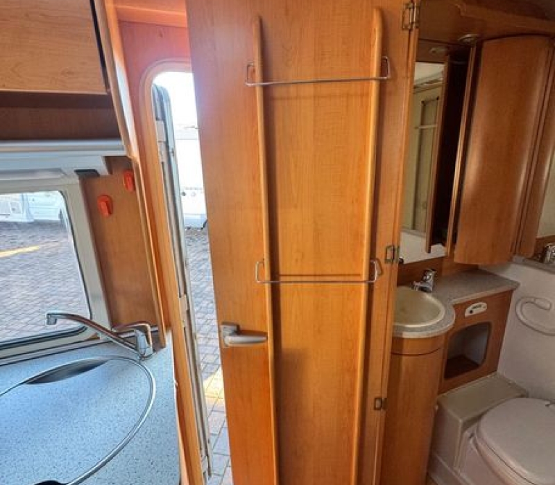 camper-mansardato-hymer-camp 682cl-2007-Brescia-camperland3000 (14)