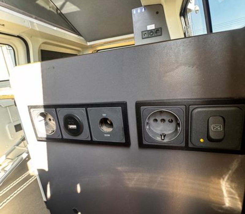 van-compatto-usato-macchina camperizzata-ford-camper land3000-brescia (13)