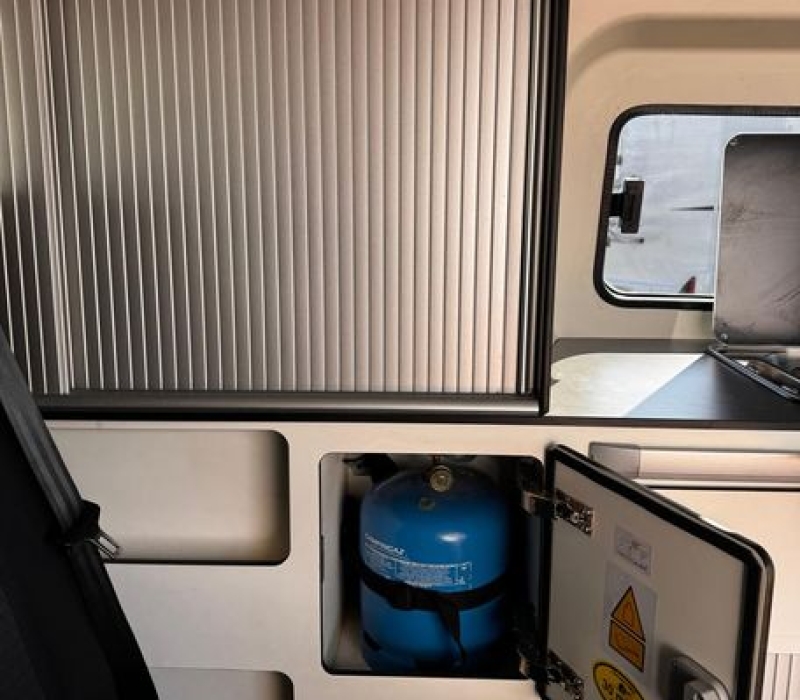 van-compatto-usato-macchina camperizzata-ford-camper land3000-brescia (21)