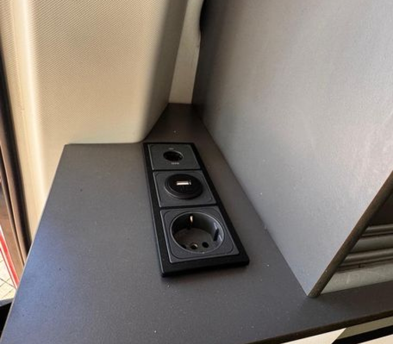 van-compatto-usato-macchina camperizzata-ford-camper land3000-brescia (7)